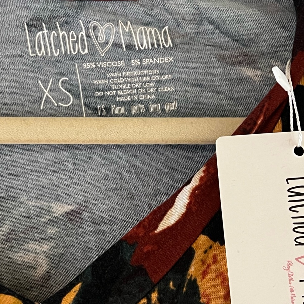 Latched Mama V-neck long sleeve nursing tee in midnight garden - Picture 3 of 4